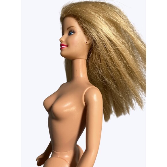 Mattel 1998 Vintage Blonde Barbie Doll Blue Eyes & Red Pink Lips - Picture 6 of 11